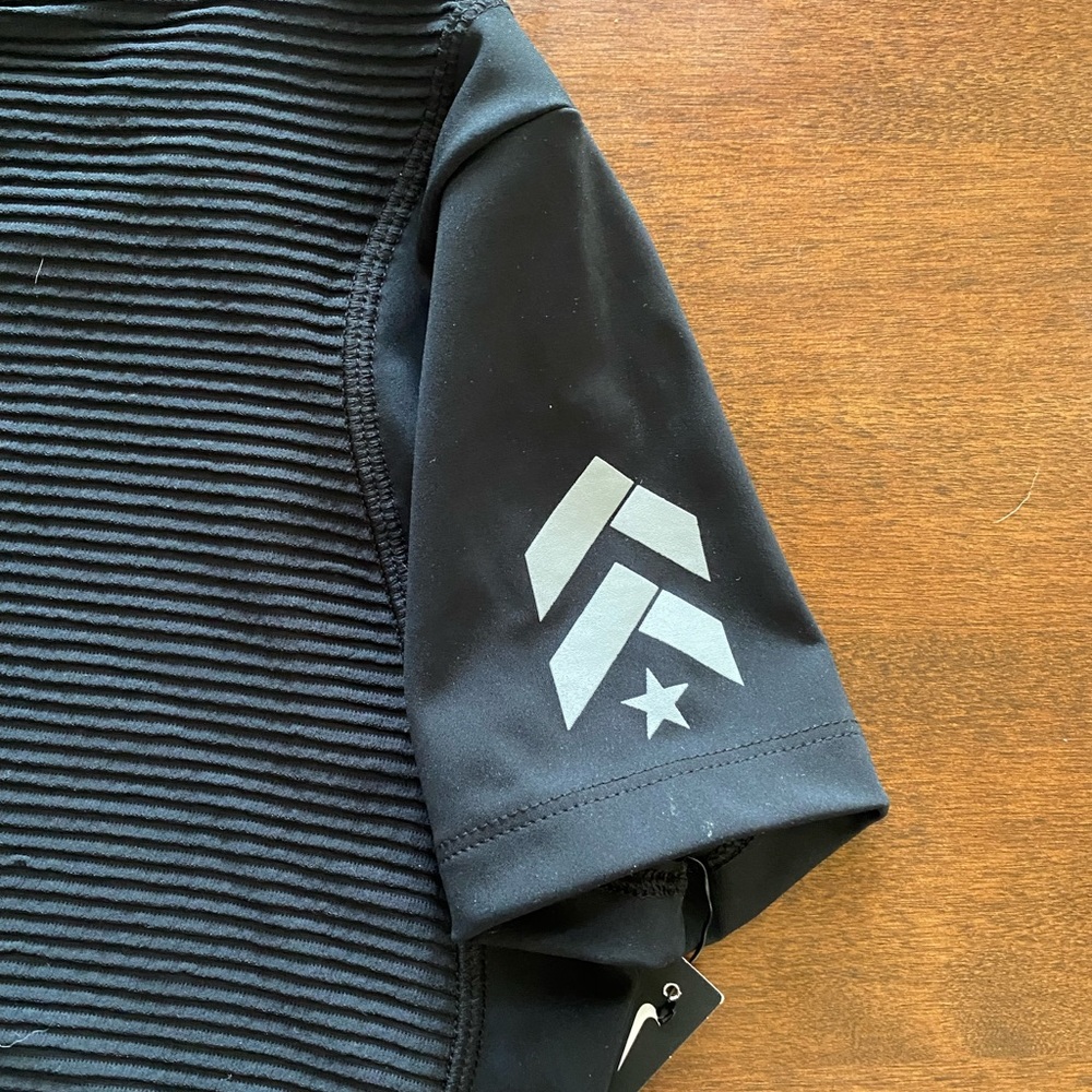 NEVER WORN- Nike x Barry’s Boot Camp, cropped black top
